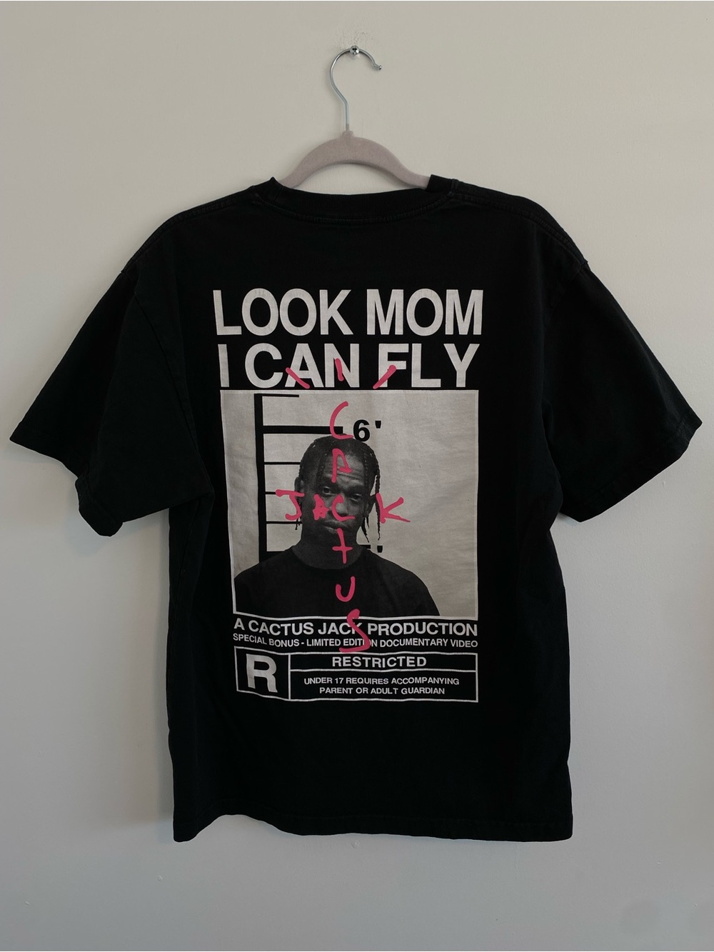 Travis Scott Black "Look Mom I Can Fly" Graphic T-Shirt Sz L Men’s 
(Sep A-2)